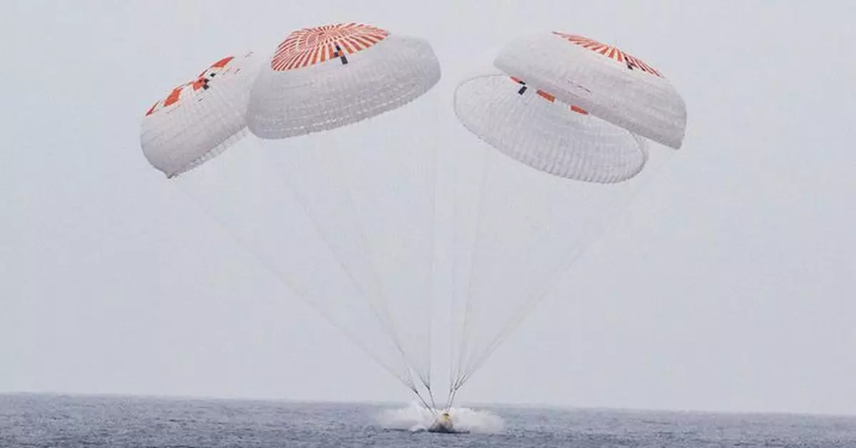 SpaceX龍飛船搭載國際太空站4名太空人安全返抵地球