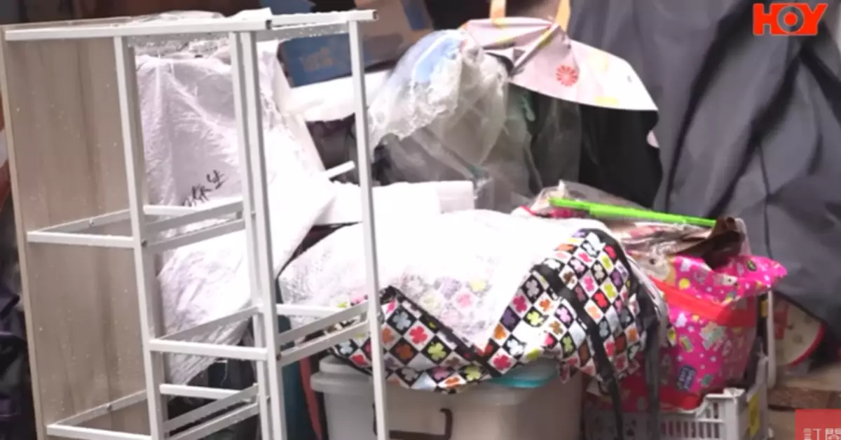 一線搜查|紅磡差館里驚現「私人寢宮」 富婆婆佔後巷亂駁電 街坊:佢身家過億