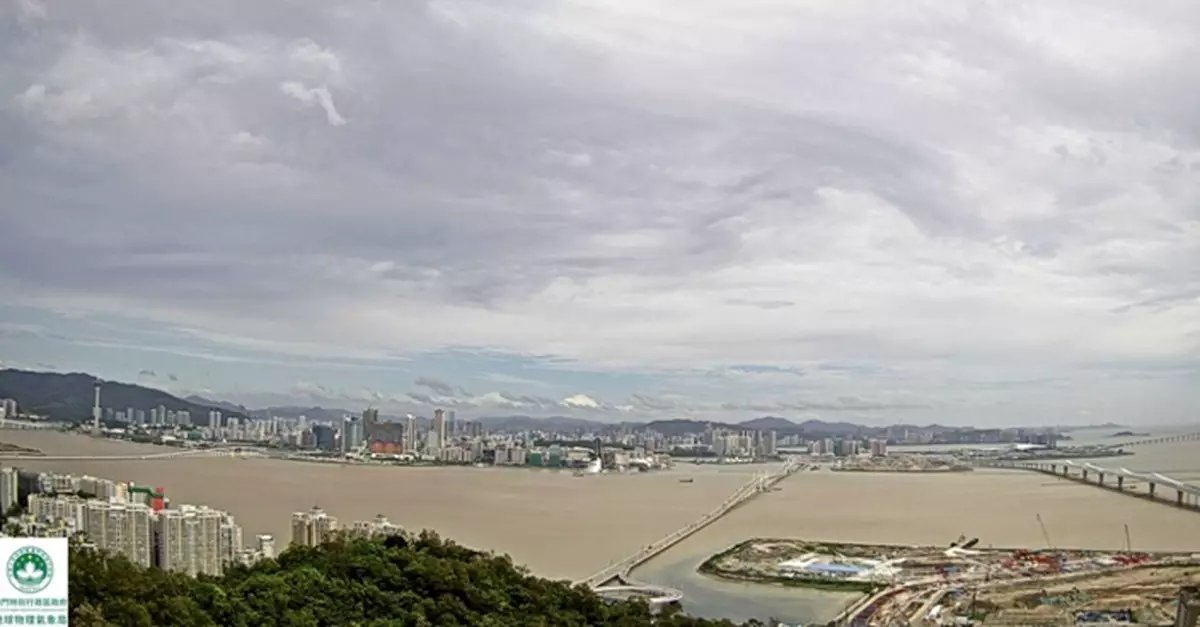 澳門氣象局考慮在上午8時至11時改發三號風球