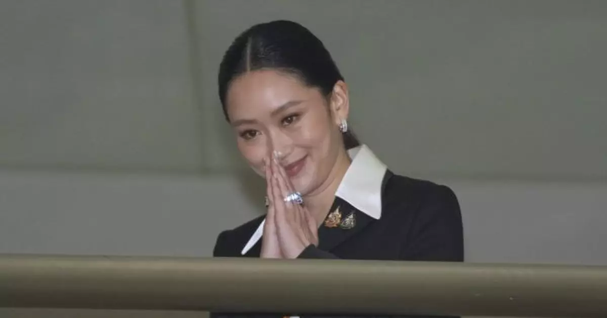 佩通坦就涉嫌違憲到泰國憲法法院出席調查聽證會