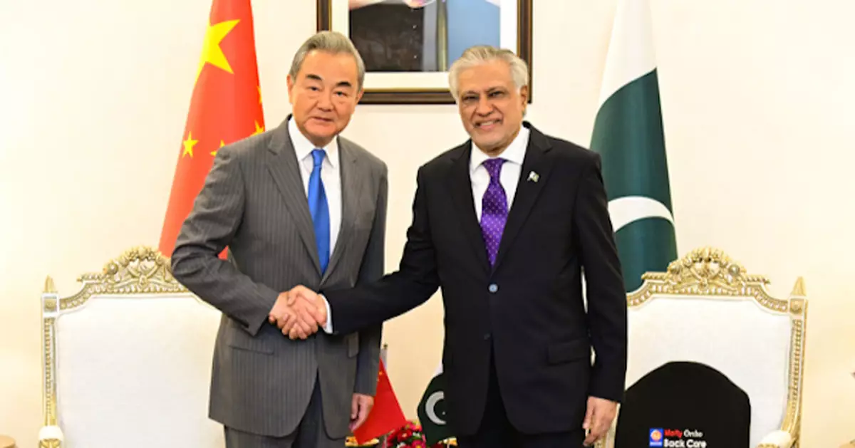 王毅訪巴基斯坦 與副總理兼外長達爾舉行中巴外長戰略對話