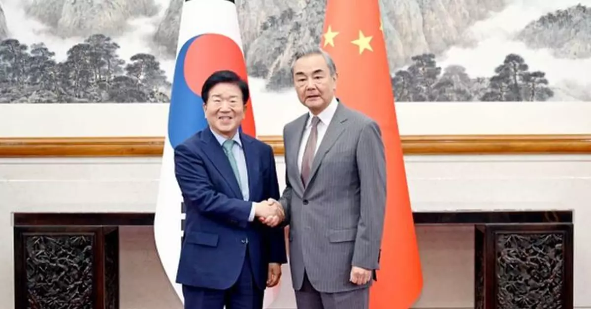 王毅晤南韓總統特使朴炳錫 稱中韓應妥處敏感問題推動關係行穩致遠