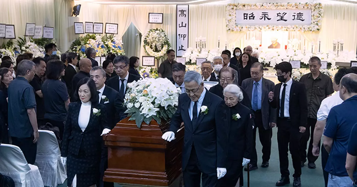 樹仁大學創校校監胡鴻烈今早出殯 葉劉淑儀、梁愛詩、黃仁龍及金耀基等人扶靈