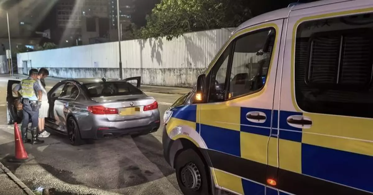 警方喬裝乘客「放蛇」打擊白牌車 兩名本地男司機被捕