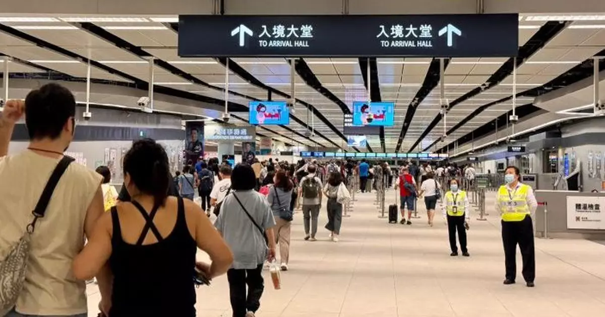 暑假尾聲適逢周末 運輸署：料過關人多車多籲市民預早出行