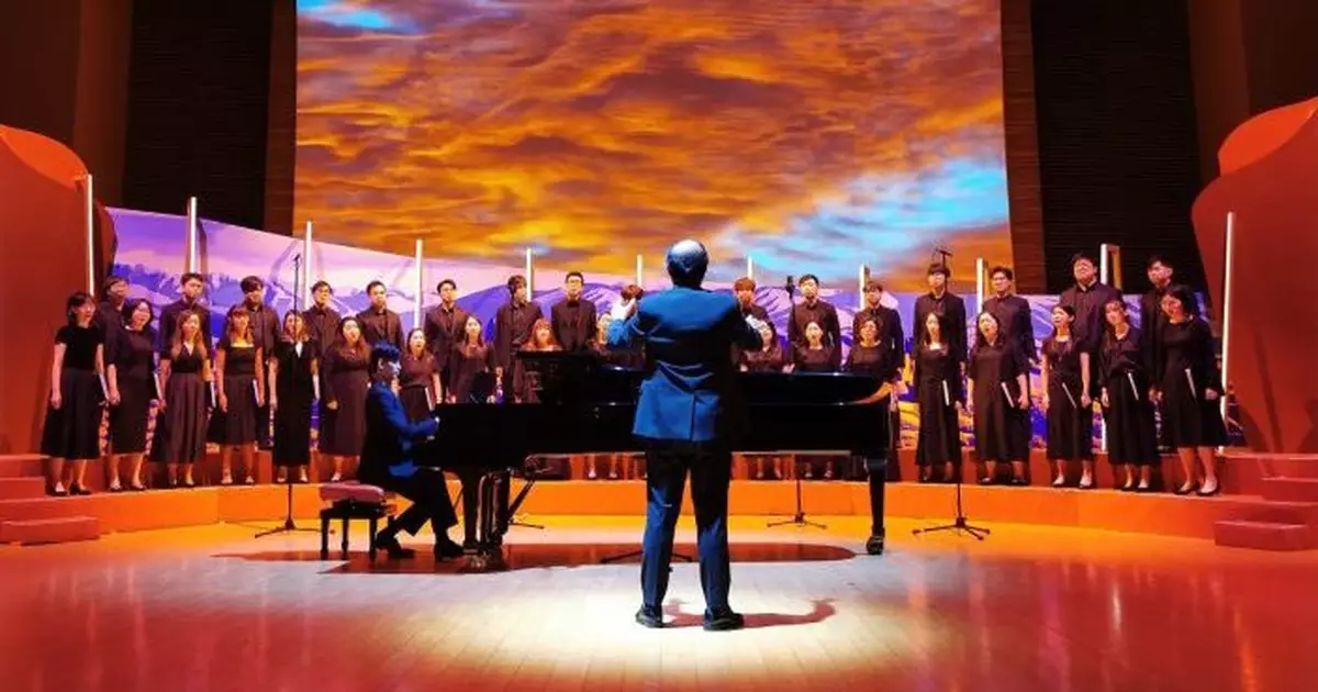 卓永興出席中國抗戰歌曲音樂會