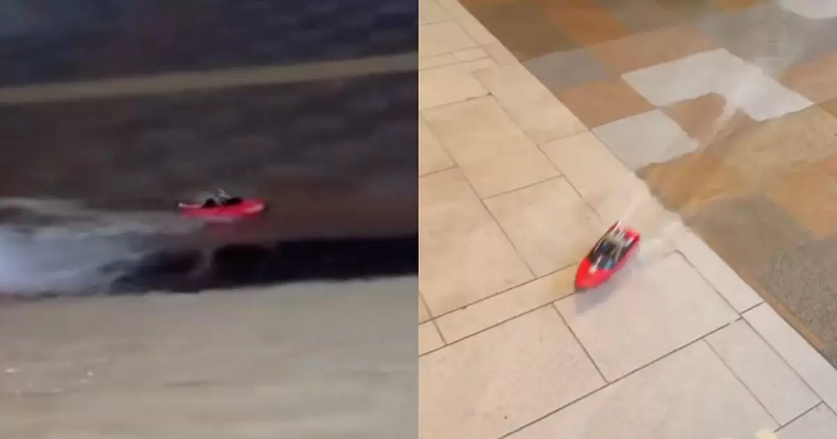 黑雨下商場水浸變水池  居民「雨中作樂」放遙控船 網民：將軍澳可以玩潛水艇