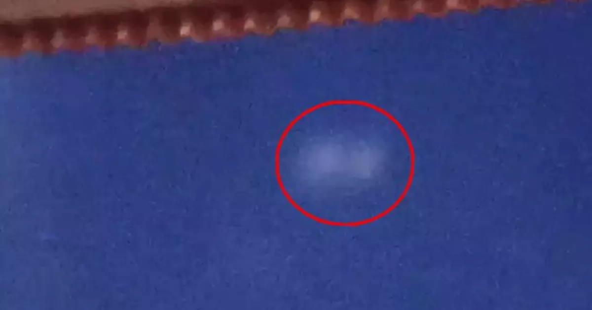 日本高知市夜空現「神秘藍白色光體」空中飄移 真身成謎引熱議