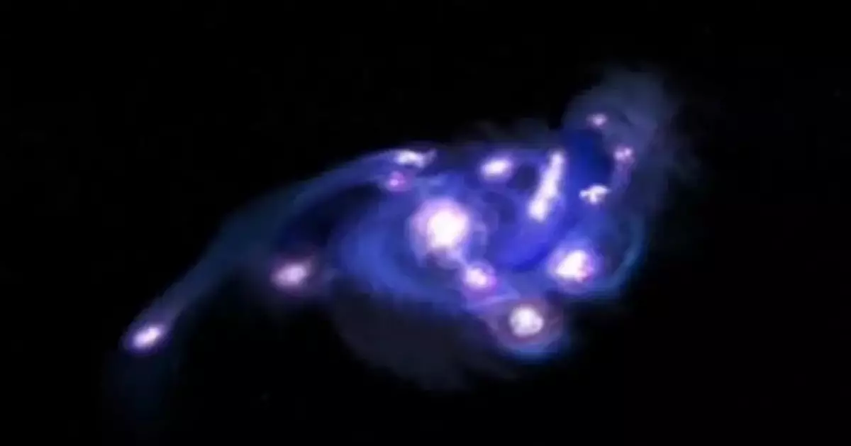 天然「宇宙放大鏡」助揭古老星系「宇宙葡萄」真面目 挑戰傳統星系形成理論