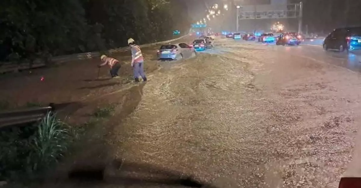 天文台稱大埔區雨勢特別大 渠務署指正處理吐露港公路水浸