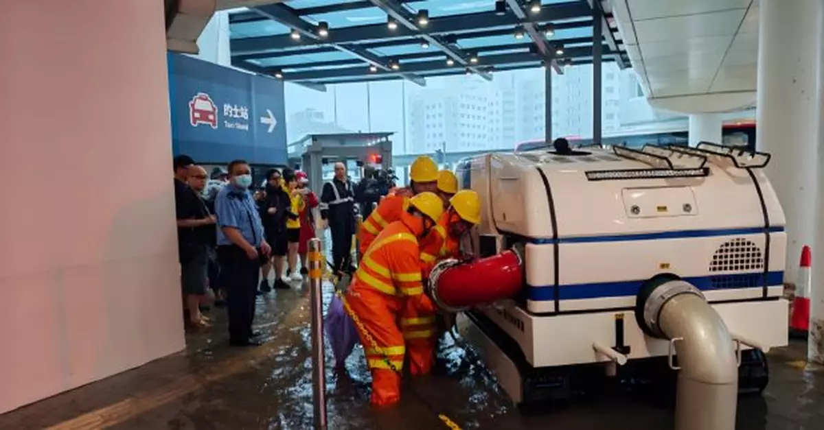 當局確認30宗水浸及接20宗山泥傾瀉　逾1500人員應對暴雨