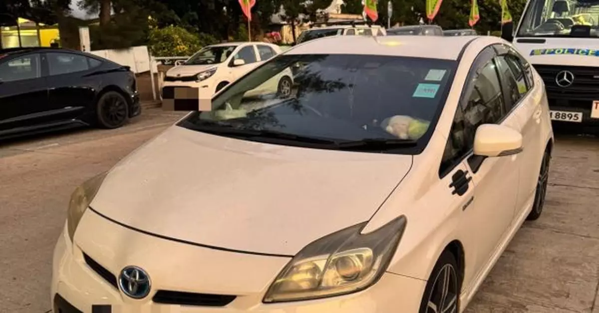 警方打擊白牌車拘捕兩名司機