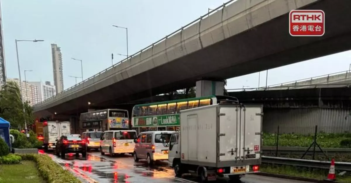 天文台：港島中西區有特大暴雨　葵青及屯門區有大暴雨