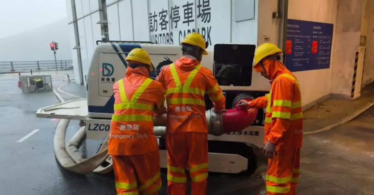 渠務署：緊急應變隊到達薄扶林道　「龍吸水」正處理水浸