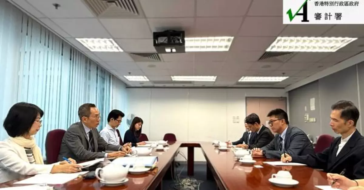 審計署與物流署署長等人員會面就採購樽裝飲用水招標過程展開審核