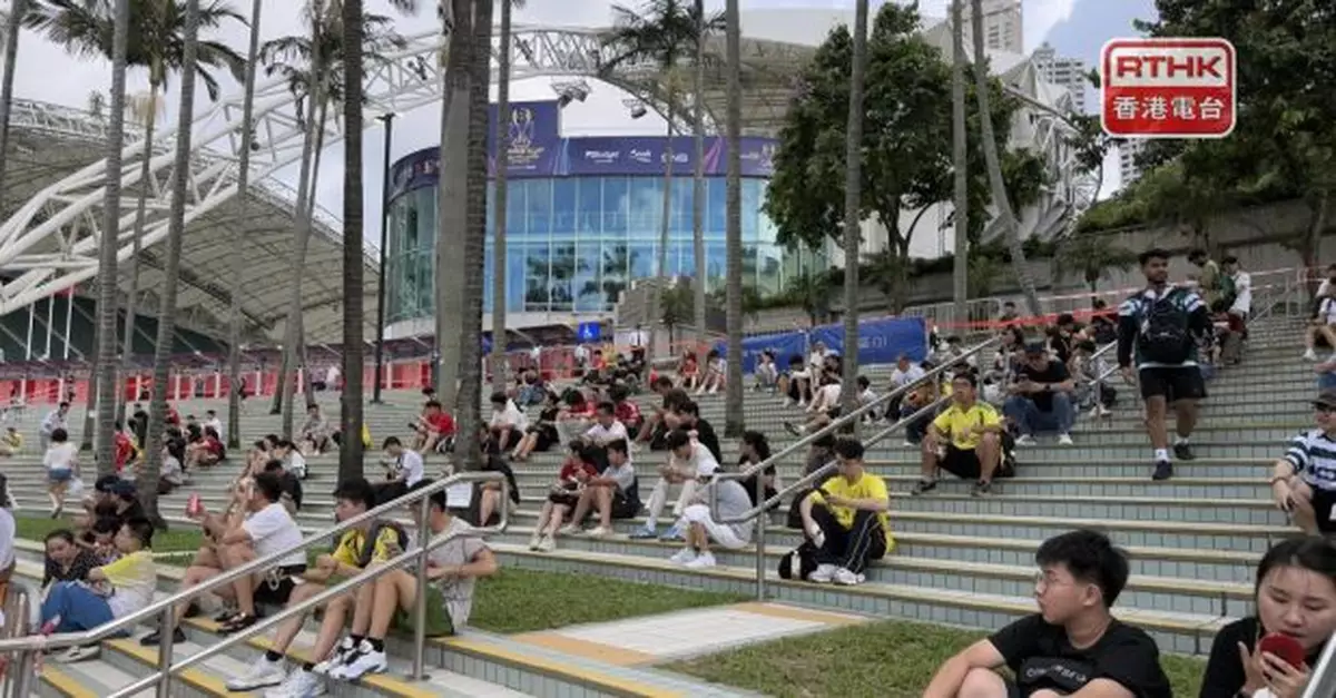 沙特超級盃決賽今晚上演　部份球迷抵達大球場等候入場