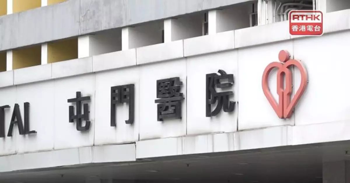 屯門私家車與電單車相撞　電單車司機多處受傷送院