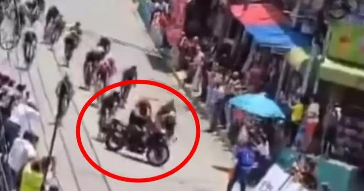 委內瑞拉單車賽離奇意外 警員維持秩序駕電單車闖賽道撞翻3名衝刺選手