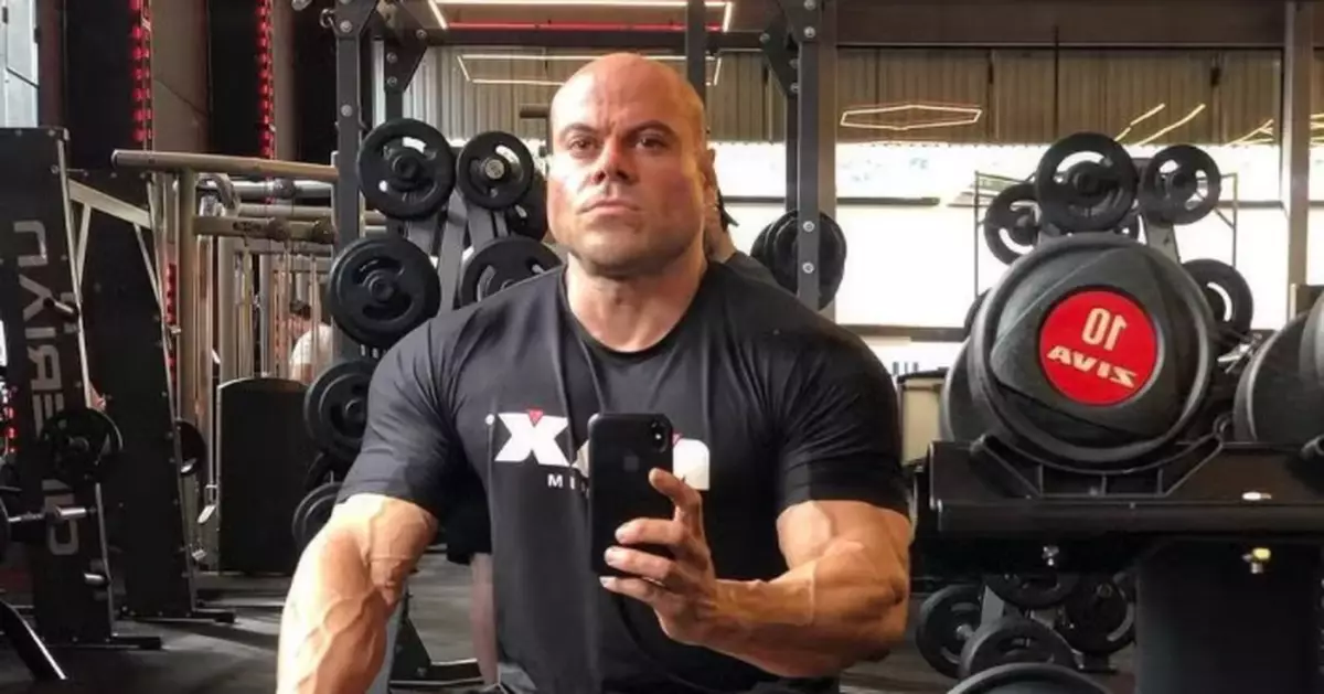 疑爆爭執遭女友刺死 巴西健美先生伏屍寓所血染樓梯間 警方揭女方前科遭通緝