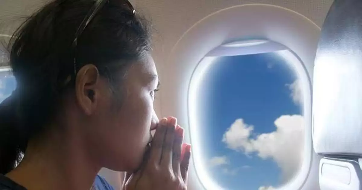 搭機愛坐窗邊要留意！專家警告：窗邊曝曬1小時等同瞓日光浴床20分鐘