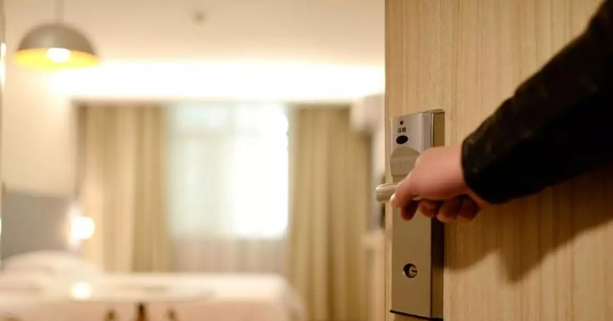 門窗無破壞痕跡！日男返家驚見陌生女坐屋內嚇傻急報警