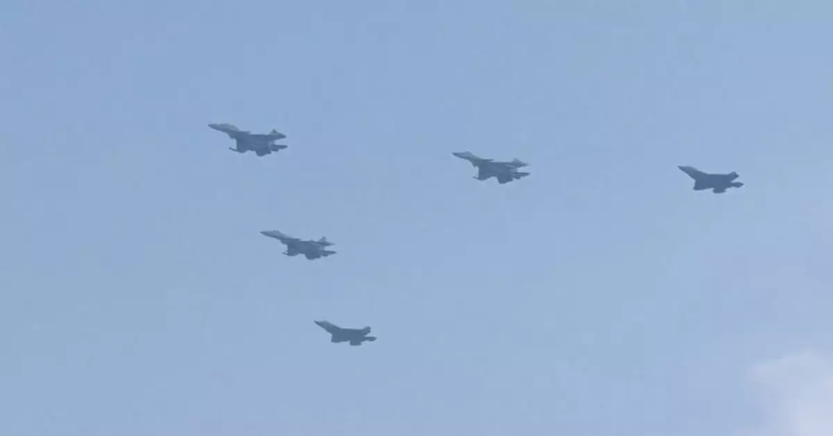 抗戰勝利80周年｜空中梯隊劃破長空　國產殲-35隱形戰機矚目登場