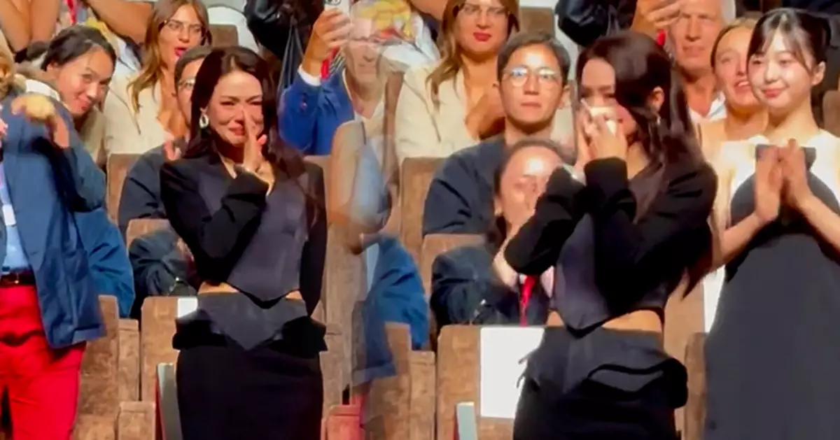 威尼斯影展｜舒淇導演處女作《女孩》首映獲15分鐘掌聲  激動落淚