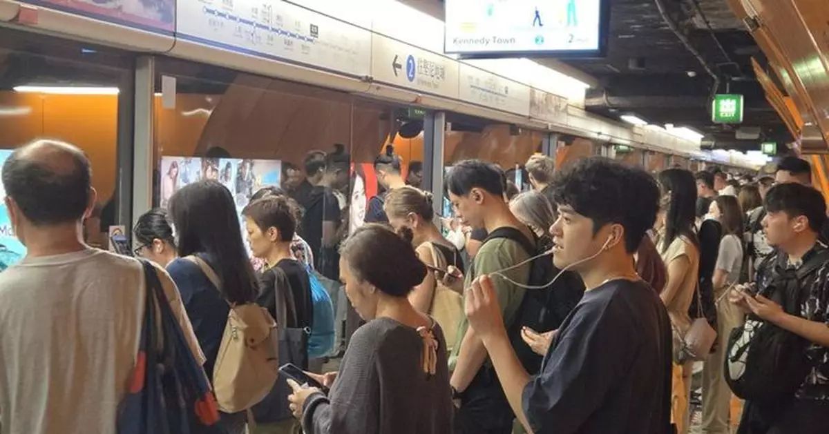 風暴塔巴 | 天文台改發3號強風信號  地鐵站中午後出現返工人潮