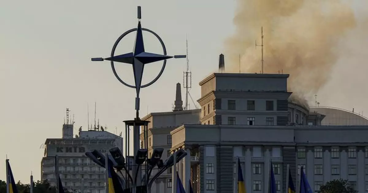 俄軍對基輔發動無人機襲擊 烏克蘭政府大樓被擊中起火