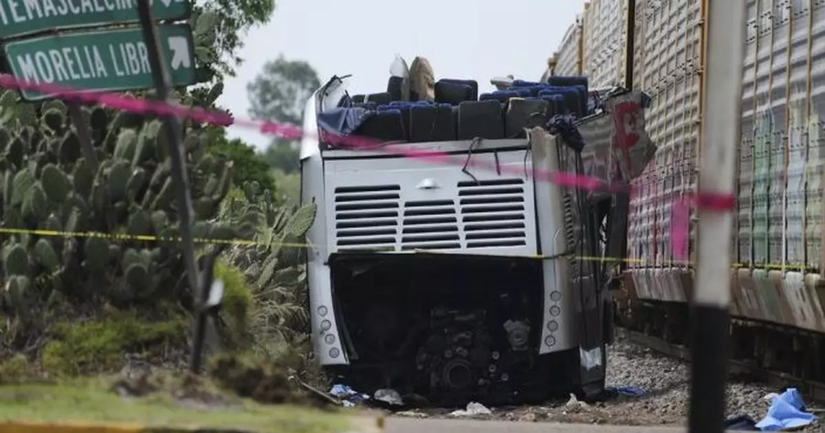 墨西哥火車巴士相撞意外，增至10死逾60人傷