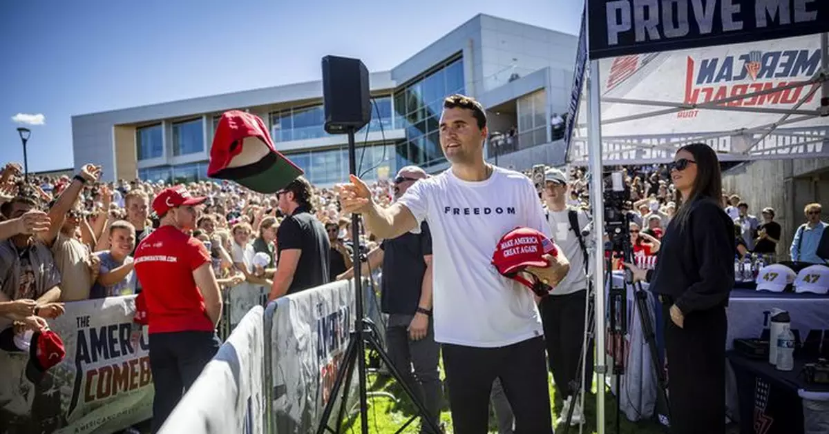 美國右翼活動家兼評論員查理柯克遭槍擊身亡 特朗普下令下半旗致哀