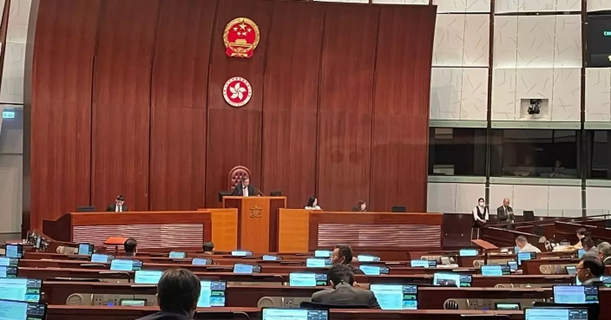 立法會恢復二讀辯論「控煙10招」 多名議員表支持　關注控煙辦執法人手　 　