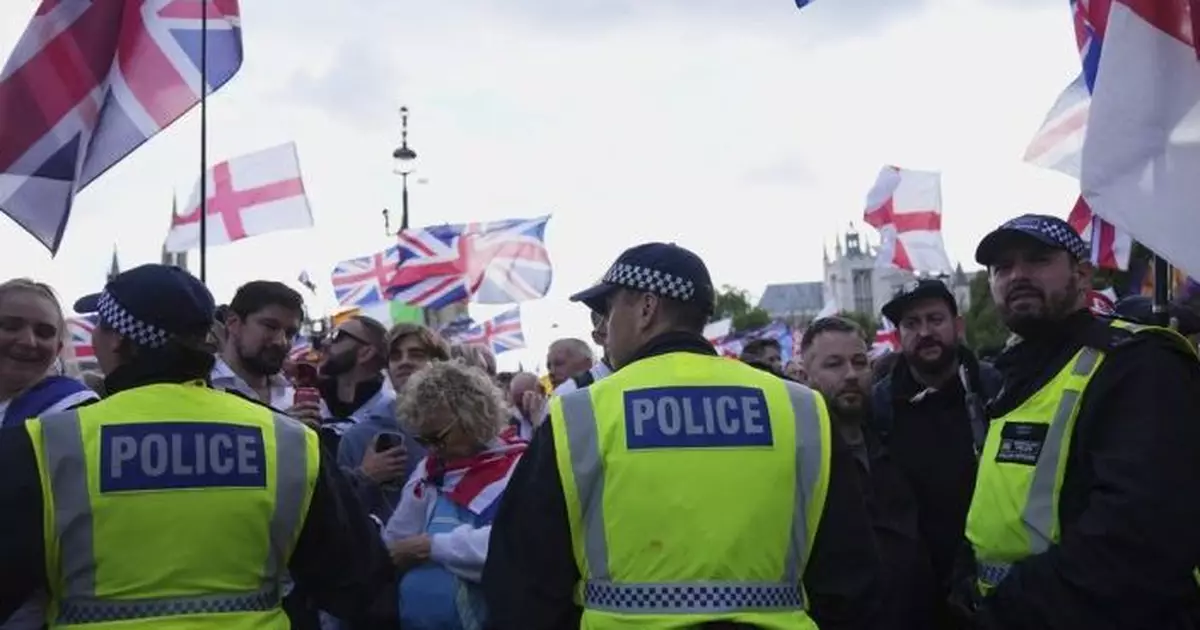 倫敦警分隔兩遊行隊伍遭暴力行為　9人被捕