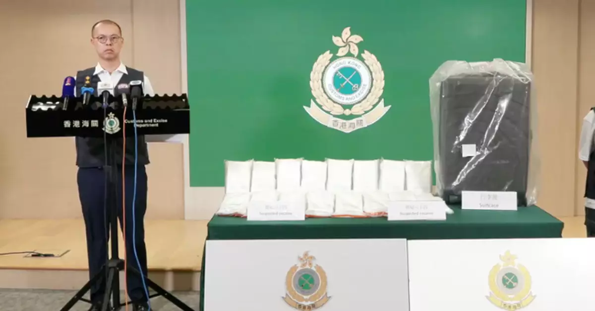 行李篋內全是懷疑可卡因約值1800萬元 海關控美抵港外籍男販毒9.15提堂