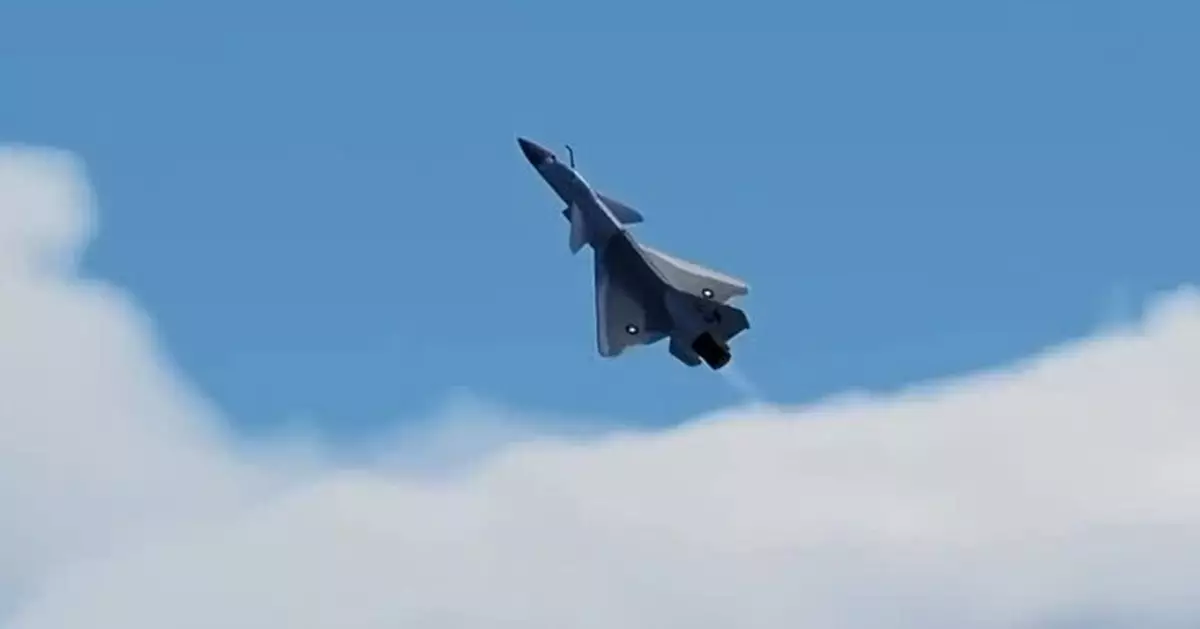 巴鐵來「朝聖」  總統訪問成飛  登上殲-10豎大拇指