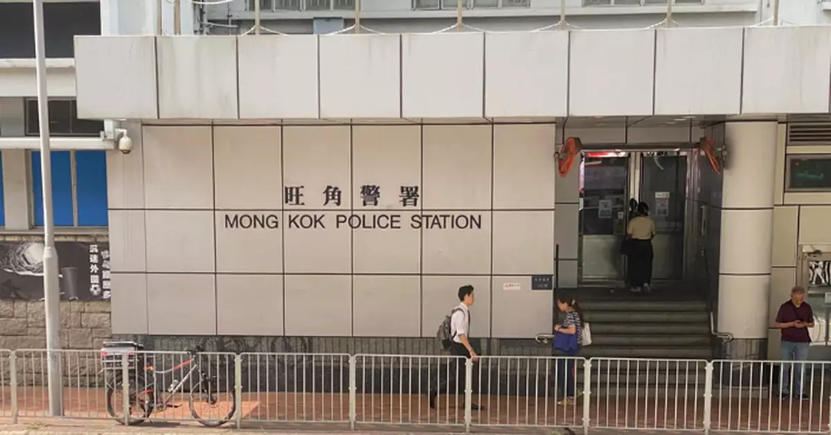 大角咀行人天橋燒紙張樹葉後逃去 警追緝年約40歲男子