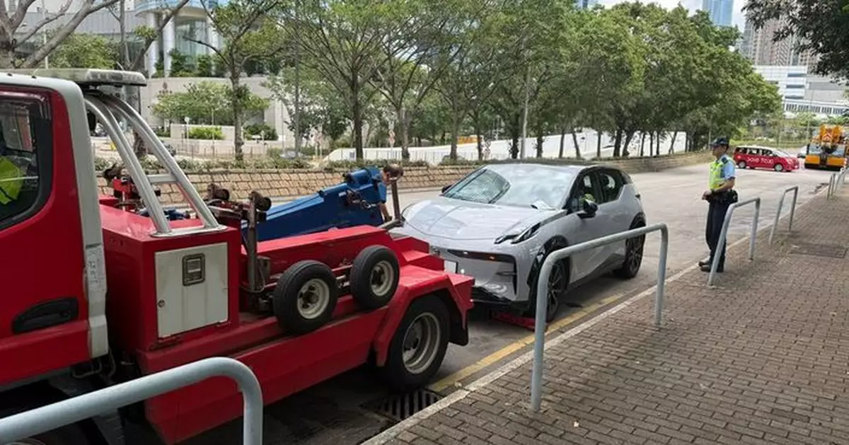 警方聯同西九交通部油尖打擊違泊 共發943張牛肉乾及拘一名非華裔男子