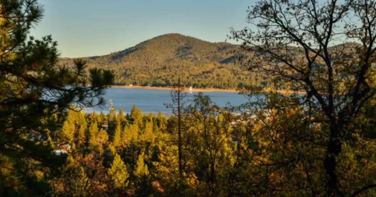 年吸逾700萬旅客！距洛杉磯僅兩小時 大熊湖成加州性價比最高湖畔度假勝地
