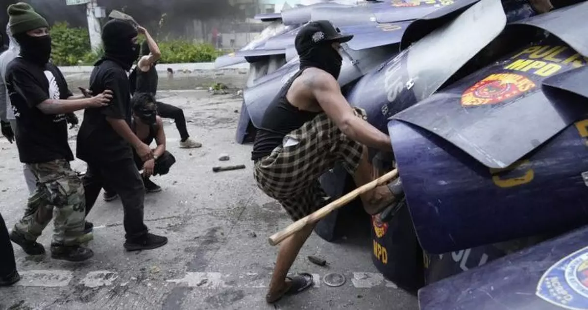 菲律賓馬尼拉反貪示威 爆警民衝突多人被捕