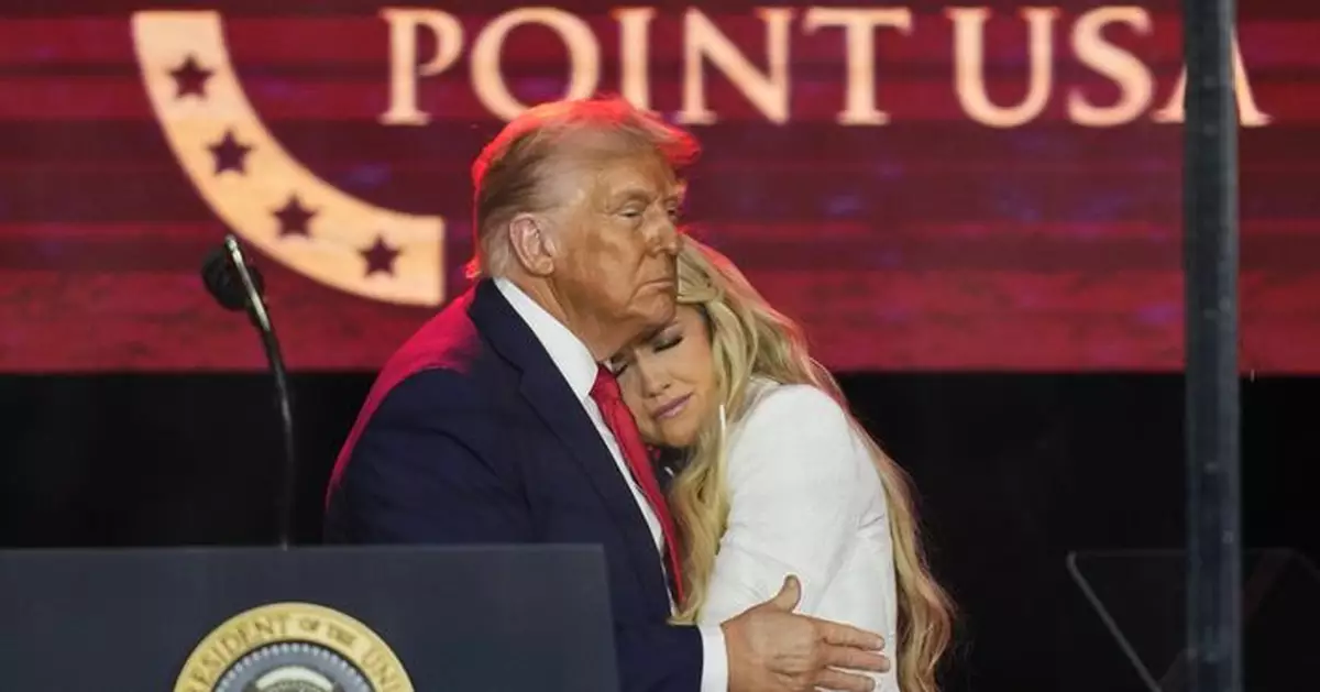 柯克公眾悼念活動亞利桑那州舉行 特朗普及萬斯等政府高官出席致詞