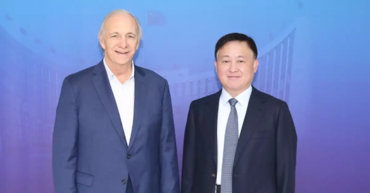 潘功勝晤橋水基金創始人達利歐 就國際經濟形勢等交換看法