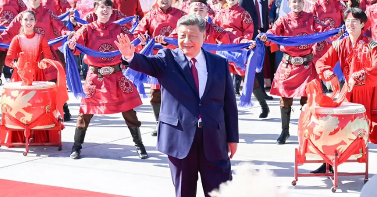 習近平出席慶祝新疆維吾爾自治區成立70周年活動後返回北京