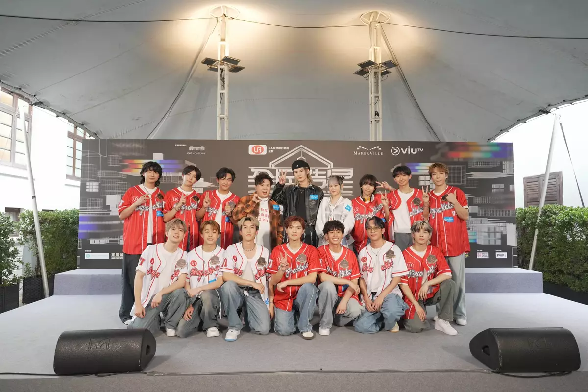 肥仔、Jeremy、Win Win和一齊表演的參賽者合照。