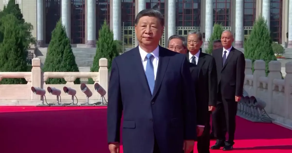 烈士紀念日北京天安門舉行紀念儀式  習近平向人民英雄敬獻花籃