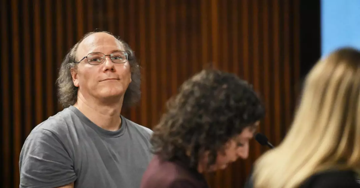 紐約男電視台受訪認殺父母稱「出於仁慈」　後院埋屍8年照領福利​​