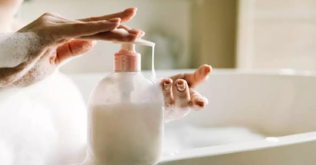 洗澡75分鐘被男友嫌太久！台女曝「洗澡7步驟」掀網民兩派熱議