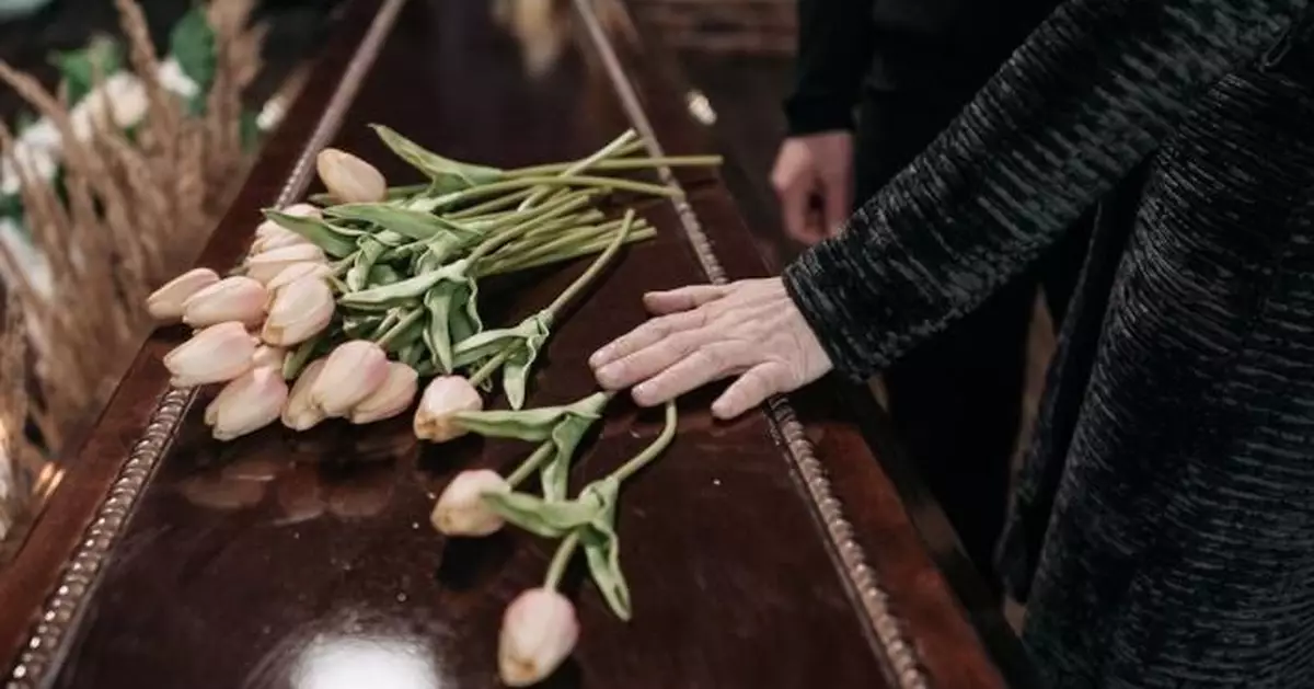 車禍入院被宣佈「腦死」 印度青年喪禮中突咳嗽「復活」 家人驚慌送醫