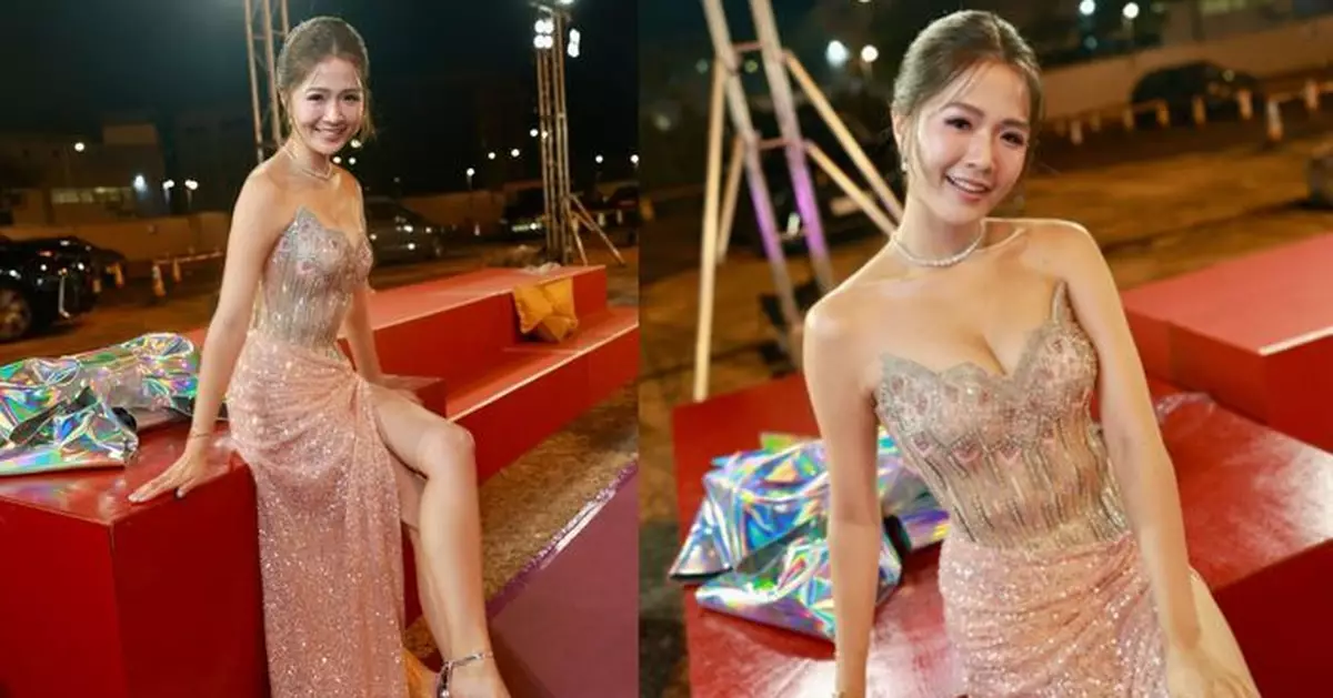 梁敏巧粉色珠片晚裝閃耀港姐決賽 師姐氣場壓全場大騷香肩美腿