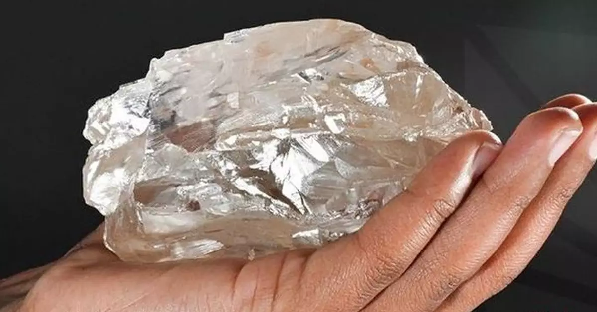 非洲出土巨型鑽石原石史上第二 2488克拉估價逾億美元引全球爭奪