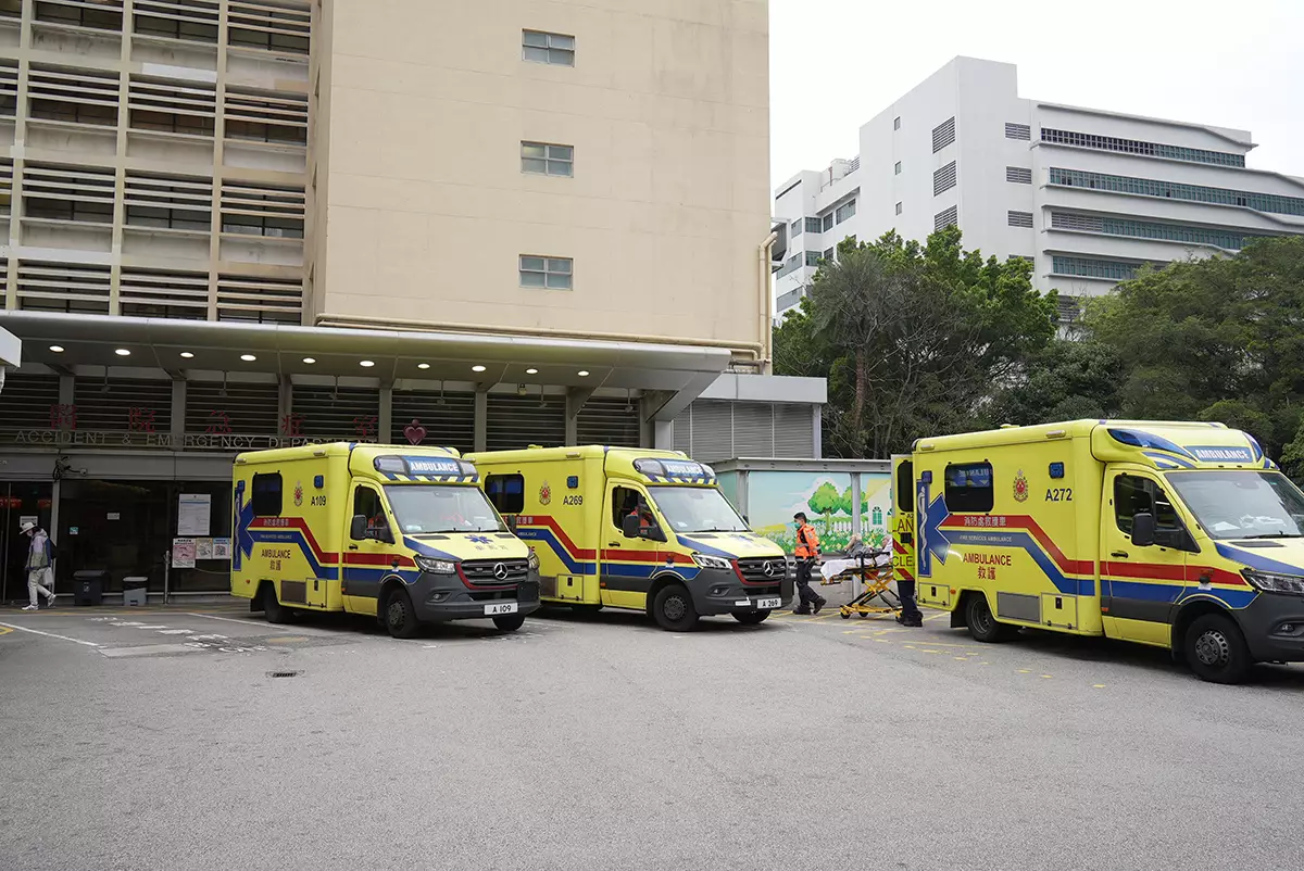 2025施政報告_醫療_救護車_伊利沙伯醫院 巴士的報記者攝